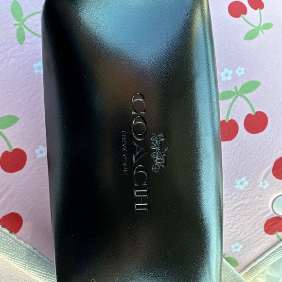 COACH - Kissing C Sunglasses w/case - Picture 2 of 2
